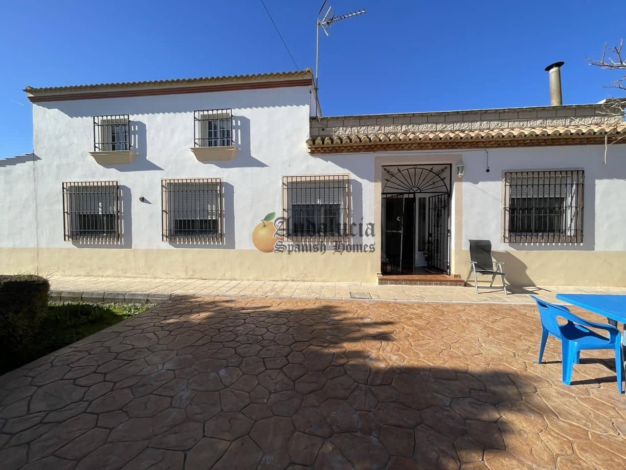 Chalet de 4 habitaciones en Moraleda de Zafayona en venta - 250.000 € (Ref: 9060150)