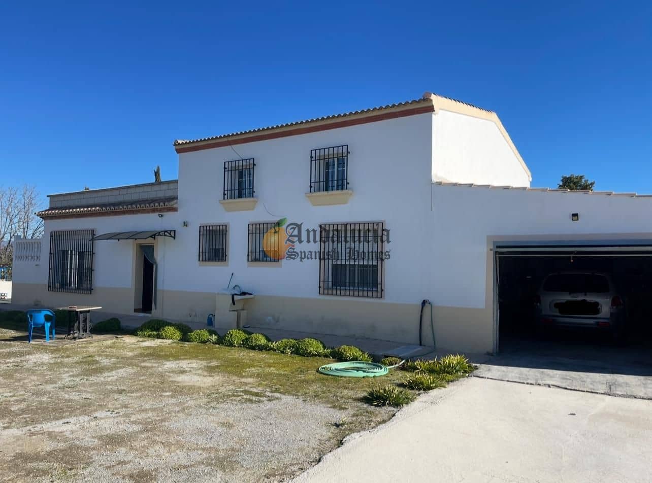 Chalet de 4 habitaciones en Moraleda de Zafayona en venta - 250.000 € (Ref: 9060150)