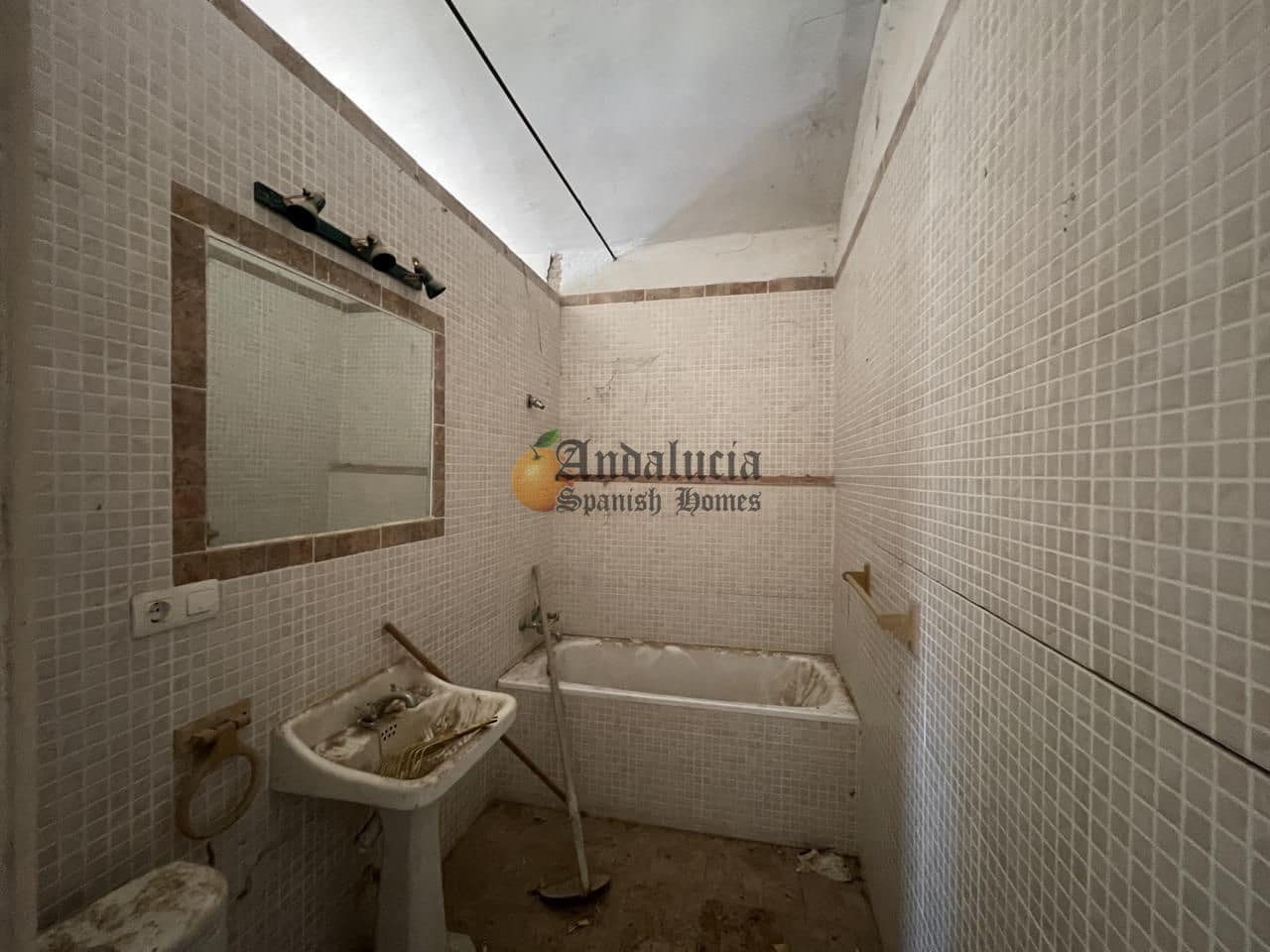 5 soverom Villa til salgs i Lachar - € 130 000 (Ref: 9143371)