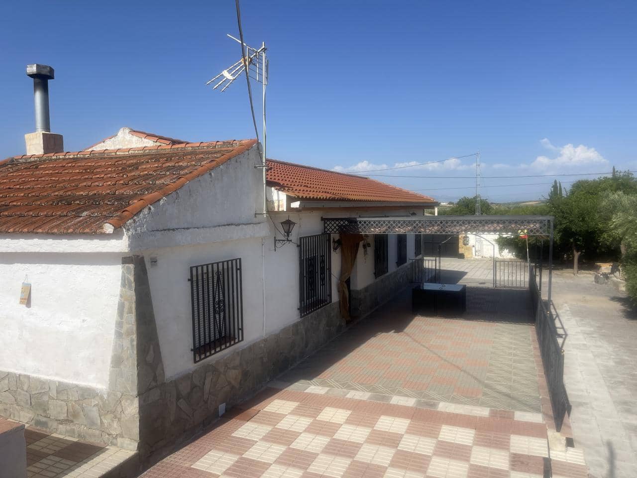 3 bedroom Villa for sale in Moraleda de Zafayona with pool - € 212,000 (Ref: 9168993)
