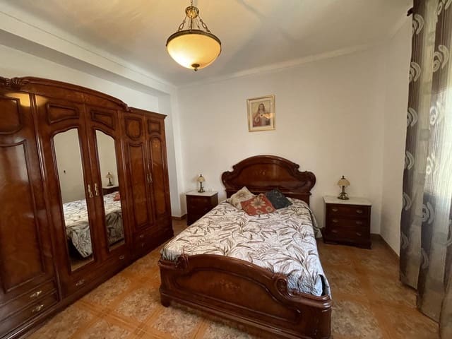 5 soveværelse Villa til salg i Tocon, Illora med garage - € 125.000 (Ref: 9310192)