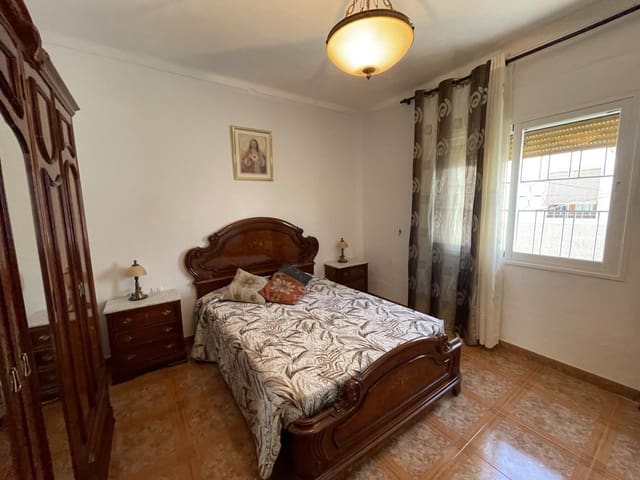 5 soveværelse Villa til salg i Tocon, Illora med garage - € 125.000 (Ref: 9310192)