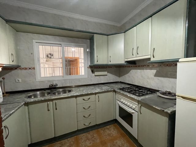 5 soveværelse Villa til salg i Tocon, Illora med garage - € 125.000 (Ref: 9310192)