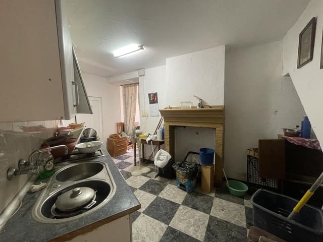 4 soveværelse Villa til salg i Bracana, Illora med garage - € 49.000 (Ref: 9310421)