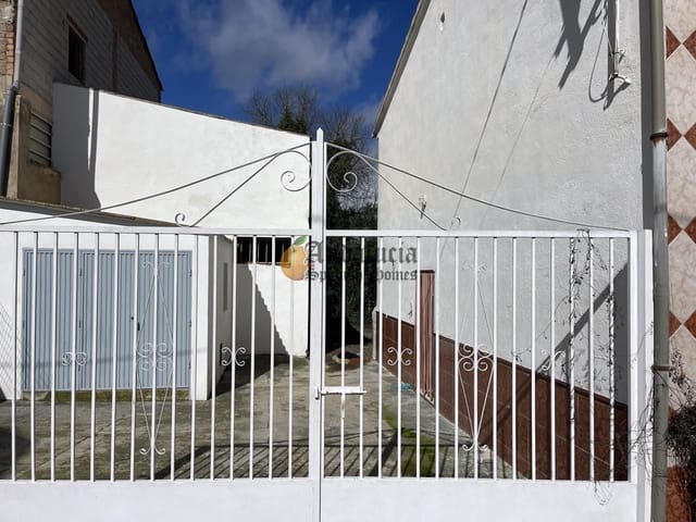 Chalet de 5 habitaciones en La Pedriza, Alcalá la Real en venta con garaje - 110.000 € (Ref: 9600832)