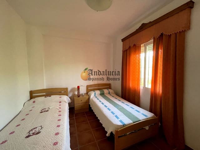 Chalet de 3 habitaciones en Moraleda de Zafayona en venta con piscina - 145.000 € (Ref: 9660774)