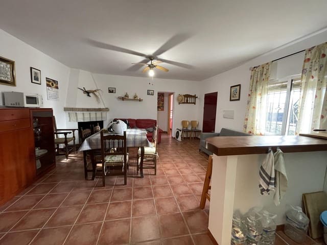 Chalet de 3 habitaciones en Moraleda de Zafayona en venta con piscina - 145.000 € (Ref: 9660774)