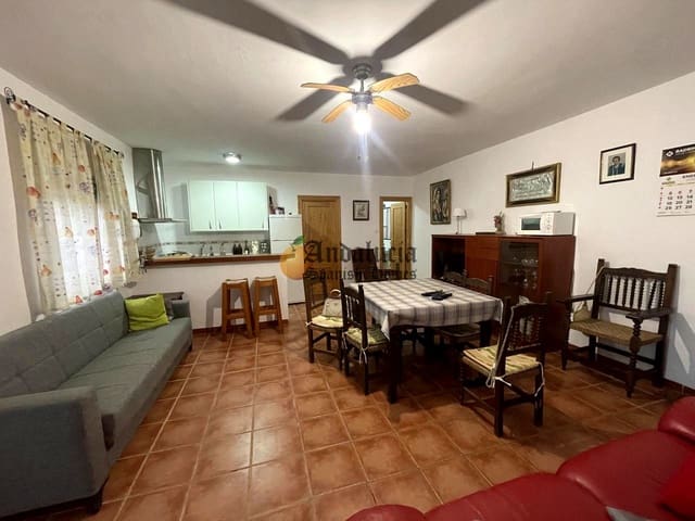 Chalet de 3 habitaciones en Moraleda de Zafayona en venta con piscina - 145.000 € (Ref: 9660774)