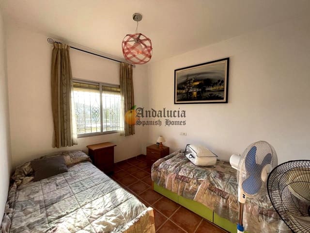 Chalet de 3 habitaciones en Moraleda de Zafayona en venta con piscina - 145.000 € (Ref: 9660774)
