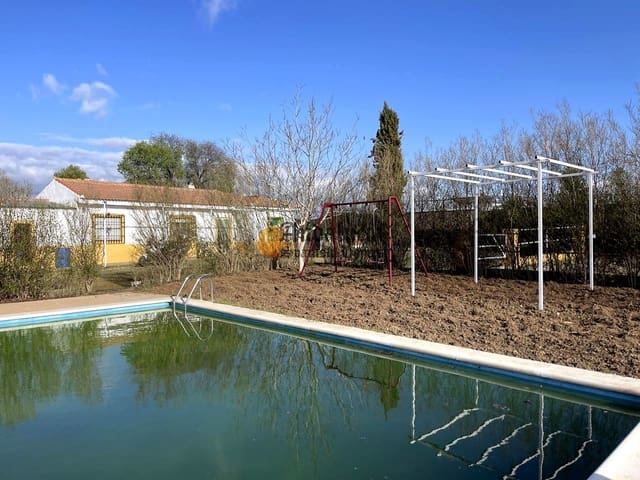 Chalet de 3 habitaciones en Moraleda de Zafayona en venta con piscina - 145.000 € (Ref: 9660774)