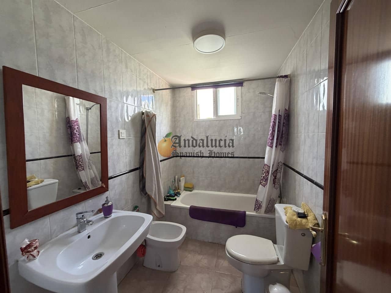 4 bedroom Villa for sale in Las Gabias with garage - € 180,000 (Ref: 9844459)