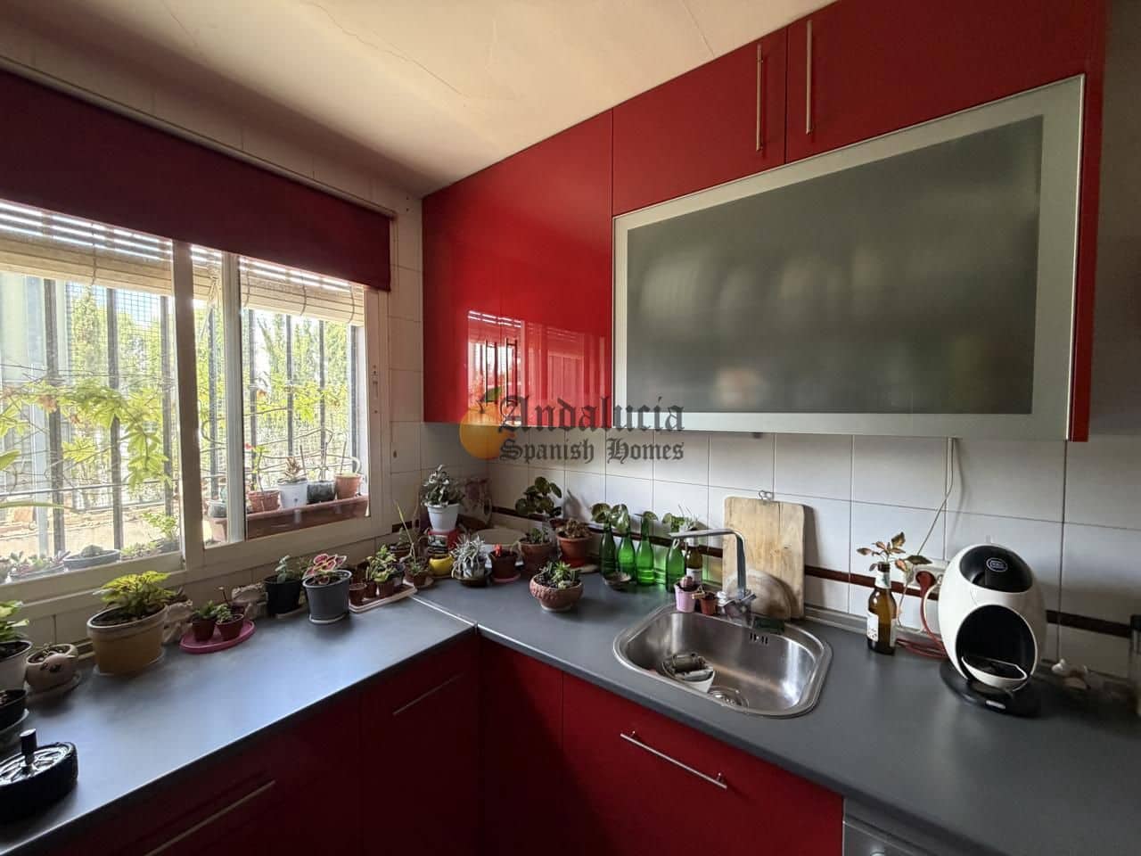 4 bedroom Villa for sale in Las Gabias with garage - € 180,000 (Ref: 9844459)