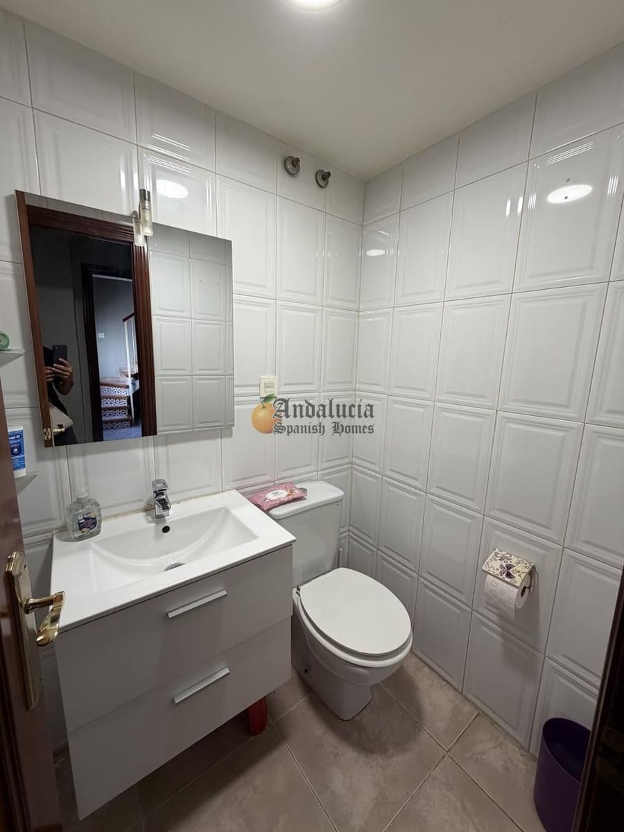 4 bedroom Villa for sale in Las Gabias with garage - € 180,000 (Ref: 9844459)