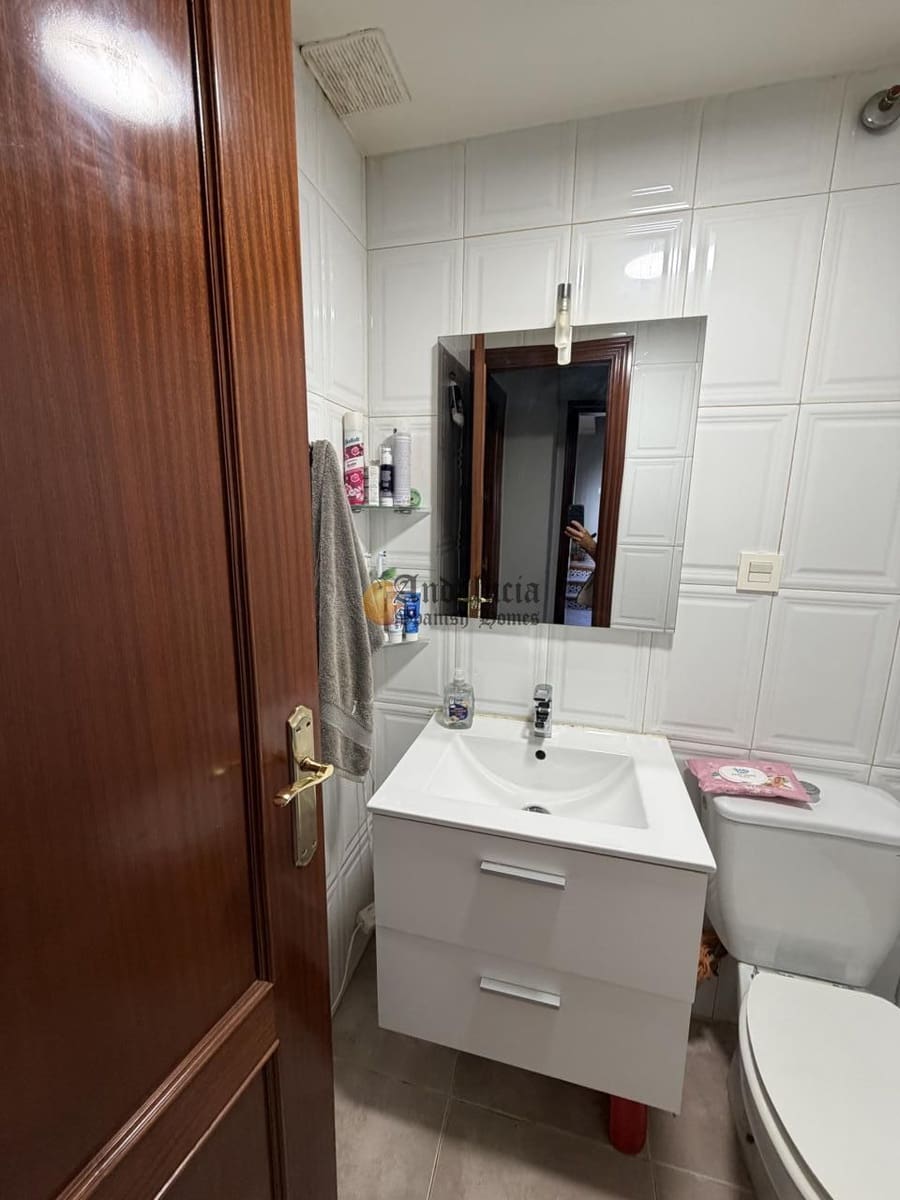 4 bedroom Villa for sale in Las Gabias with garage - € 180,000 (Ref: 9844459)