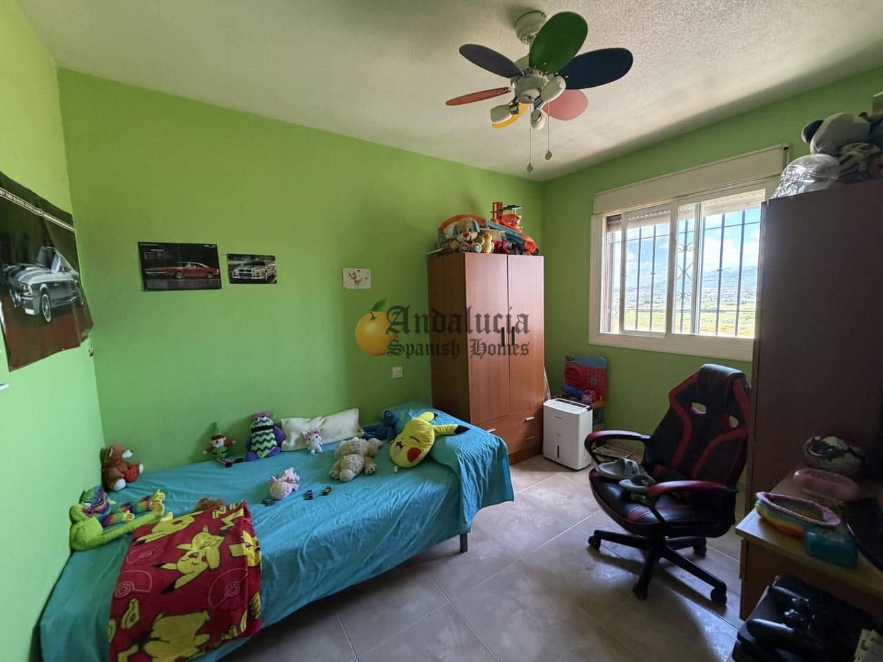 4 bedroom Villa for sale in Las Gabias with garage - € 180,000 (Ref: 9844459)
