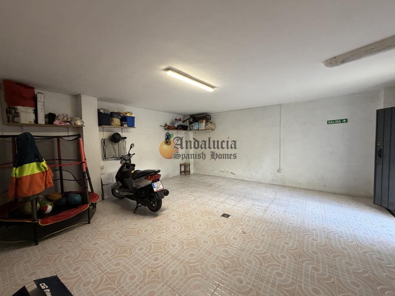 4 bedroom Villa for sale in Las Gabias with garage - € 180,000 (Ref: 9844459)