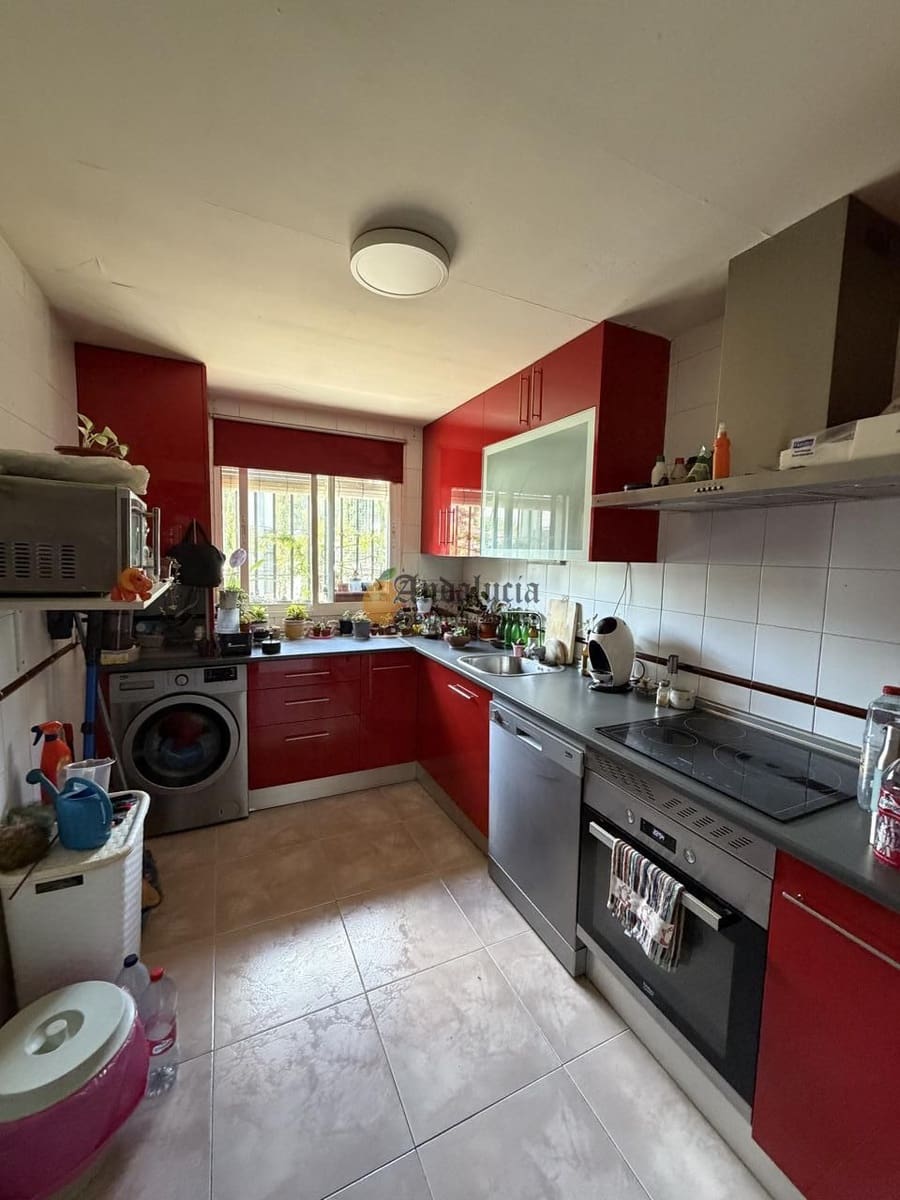 4 bedroom Villa for sale in Las Gabias with garage - € 180,000 (Ref: 9844459)