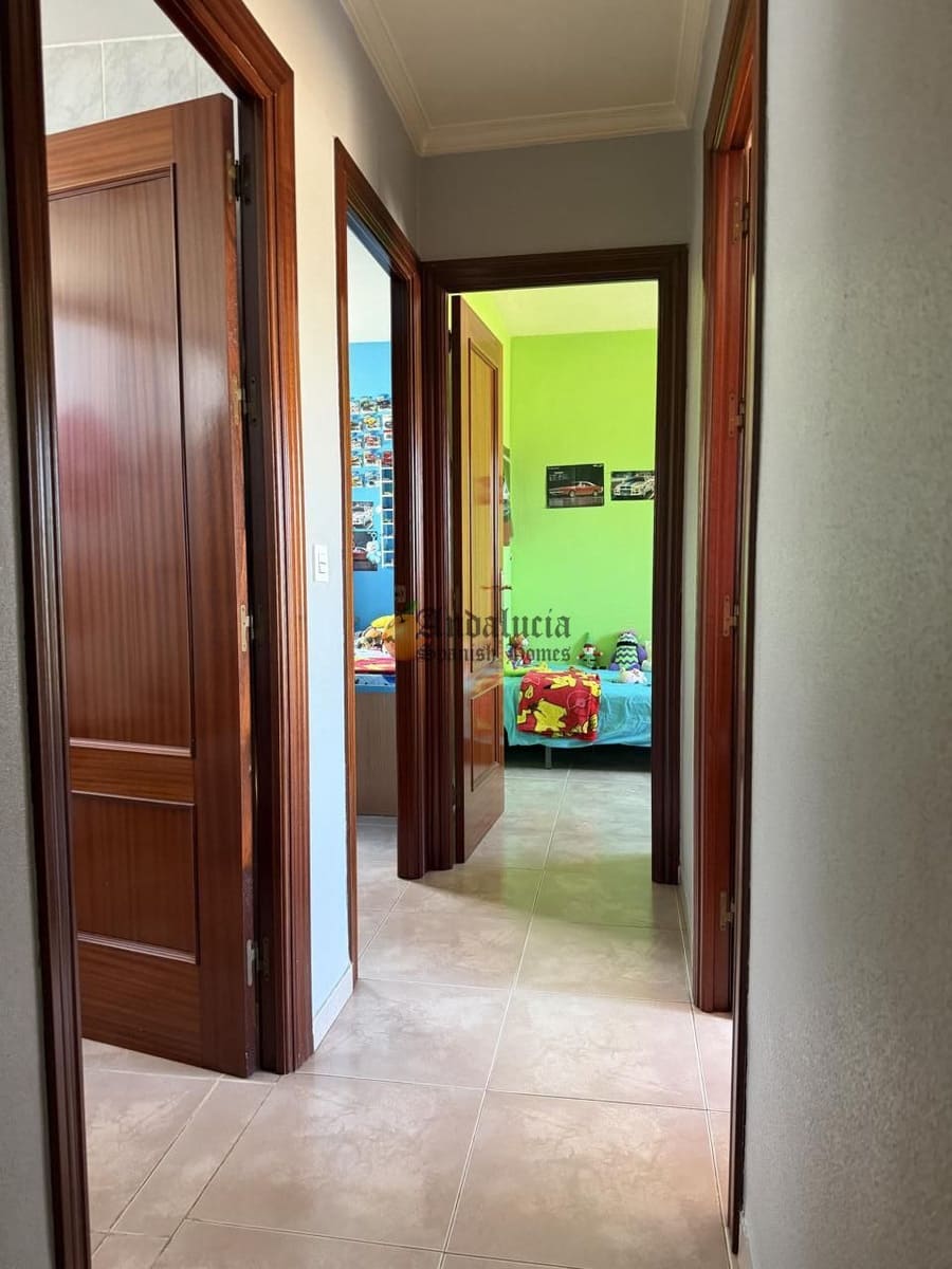4 bedroom Villa for sale in Las Gabias with garage - € 180,000 (Ref: 9844459)
