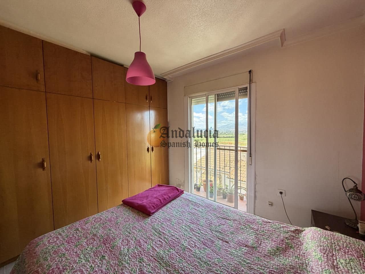 4 bedroom Villa for sale in Las Gabias with garage - € 180,000 (Ref: 9844459)