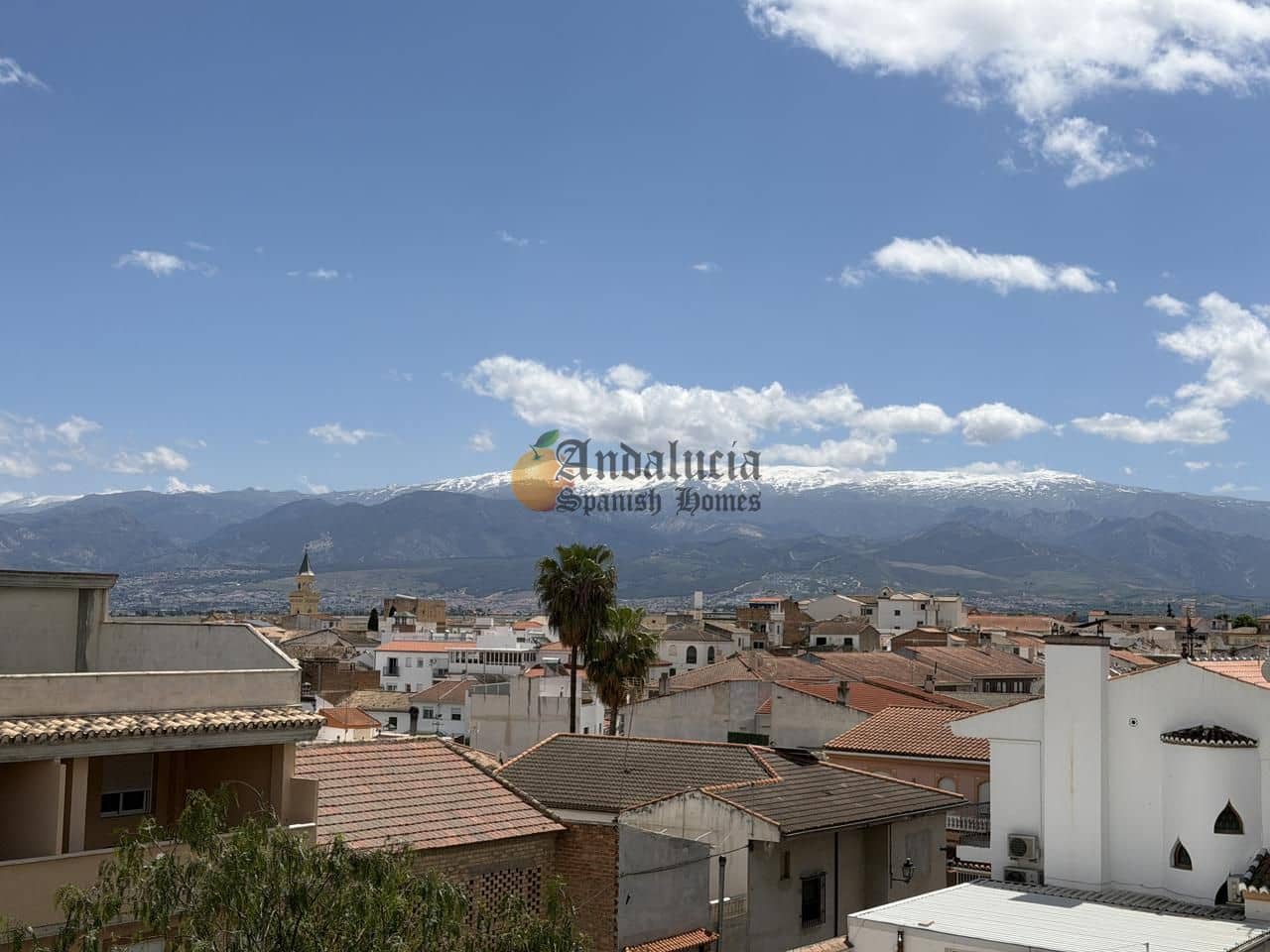 4 bedroom Villa for sale in Las Gabias with garage - € 180,000 (Ref: 9844459)