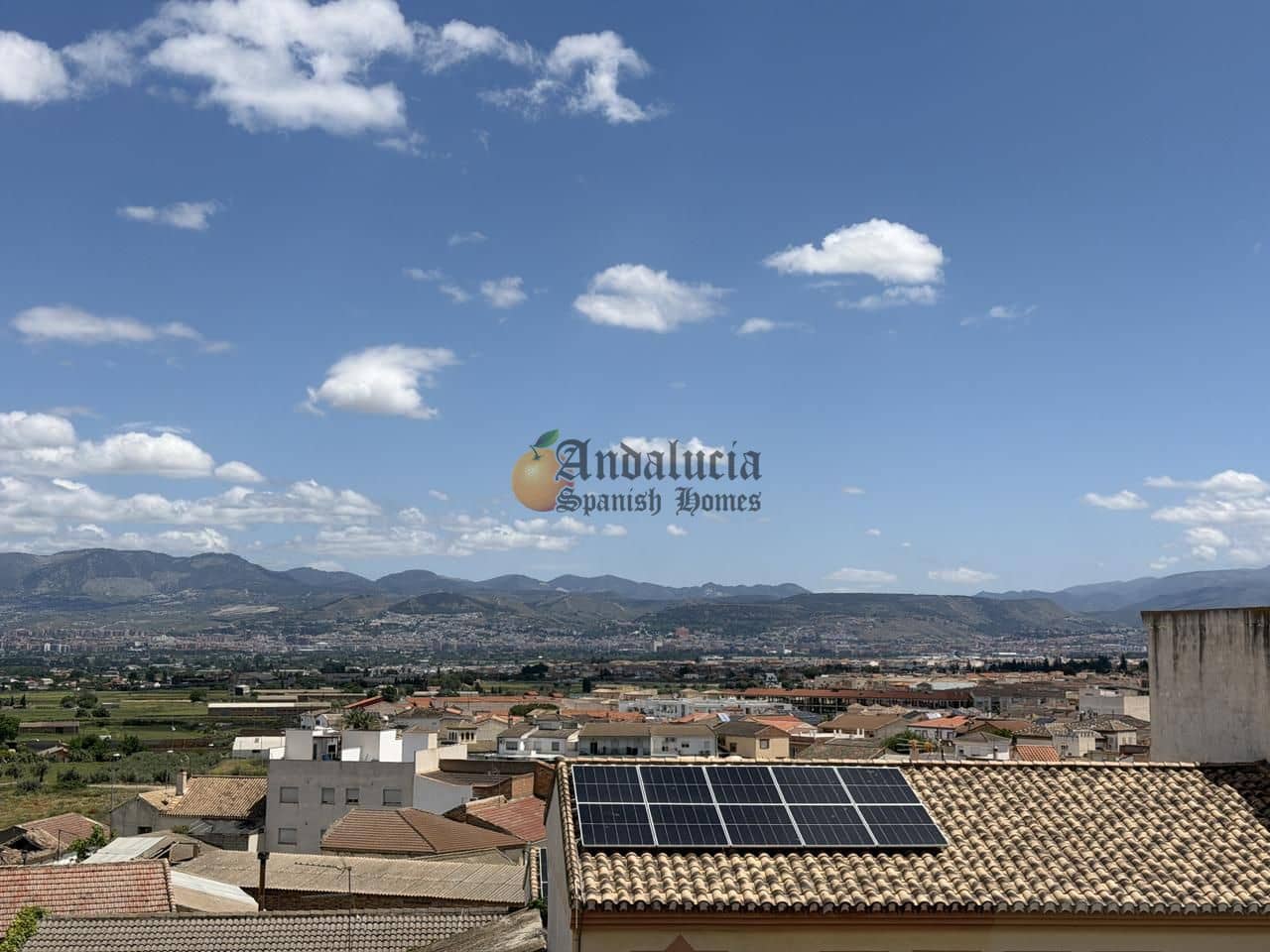 4 bedroom Villa for sale in Las Gabias with garage - € 180,000 (Ref: 9844459)