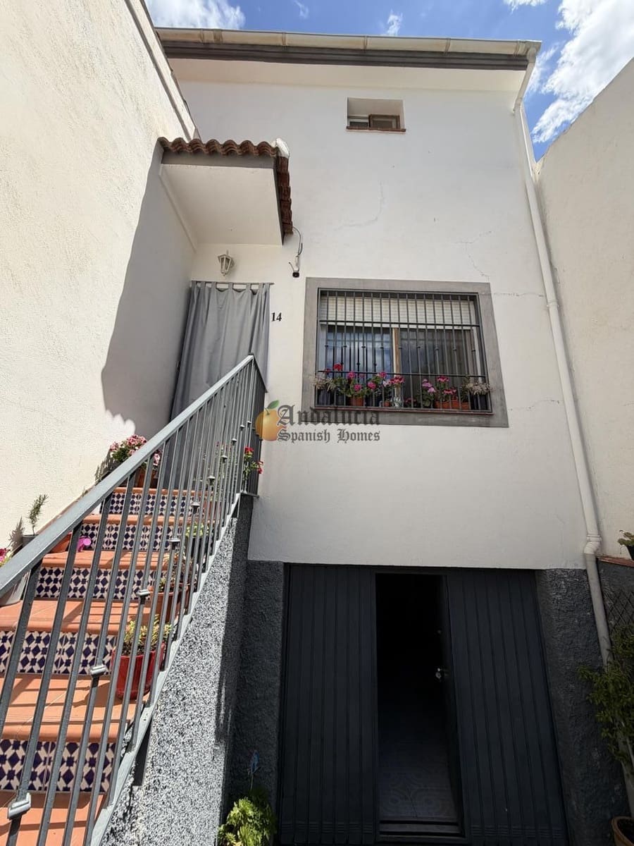 4 bedroom Villa for sale in Las Gabias with garage - € 180,000 (Ref: 9844459)