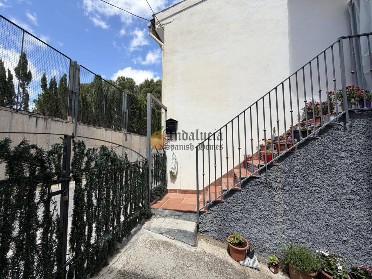 4 bedroom Villa for sale in Las Gabias with garage - € 180,000 (Ref: 9844459)
