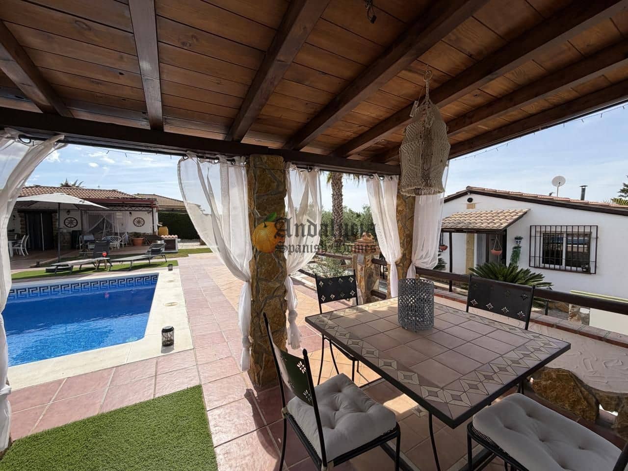4 bedroom Villa for sale in Moraleda de Zafayona with pool - € 280,000 (Ref: 9844604)