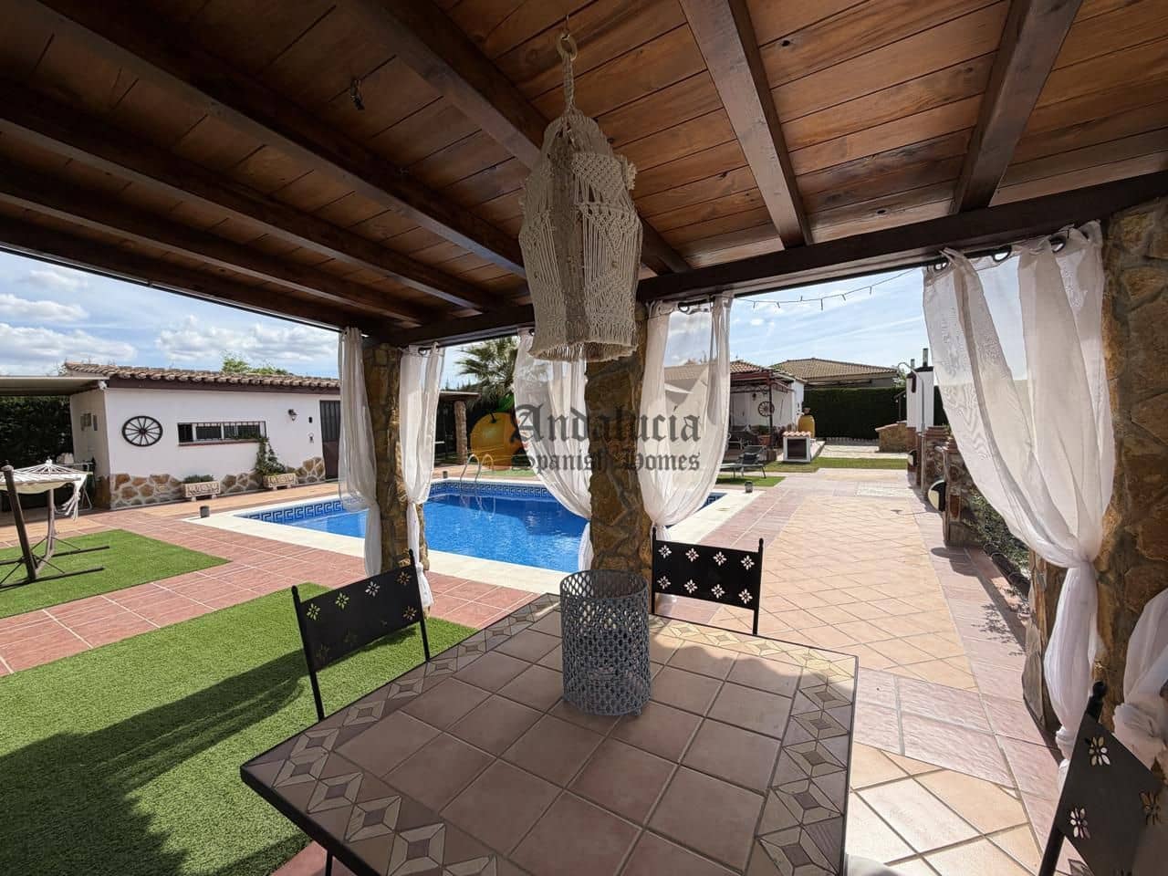 4 bedroom Villa for sale in Moraleda de Zafayona with pool - € 280,000 (Ref: 9844604)