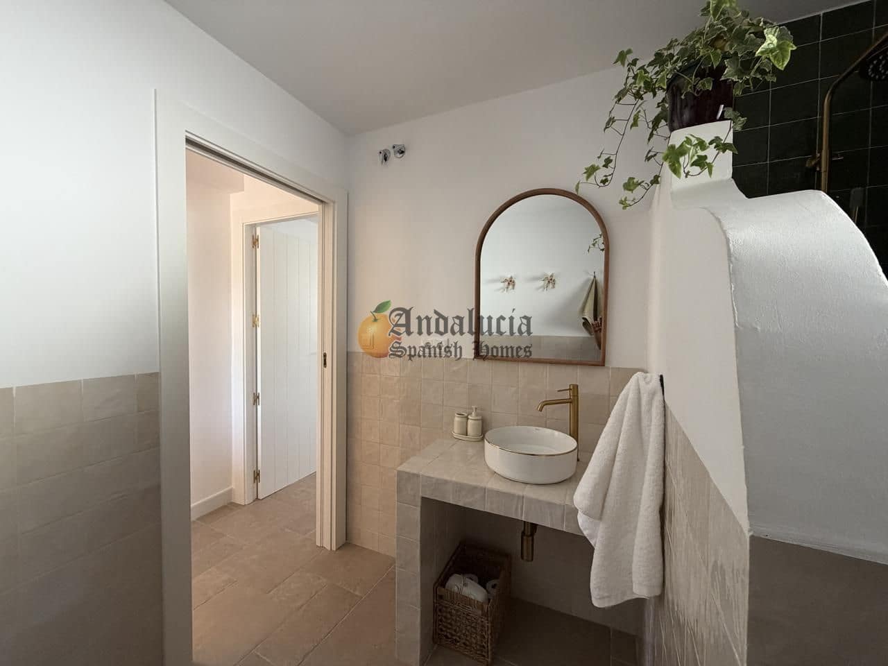 5 bedroom Villa for sale in Montefrio with pool - € 520,000 (Ref: 9869801)