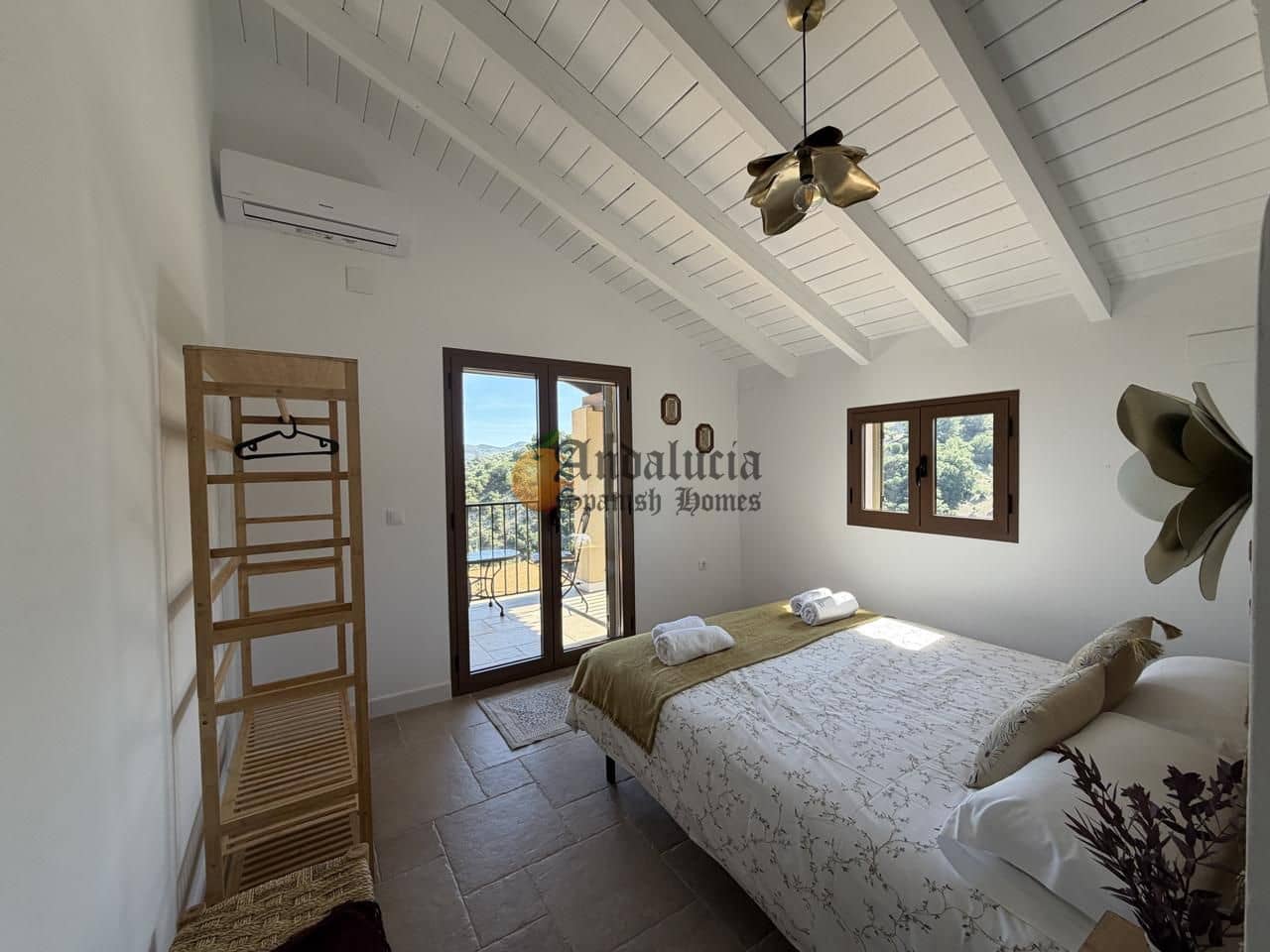 5 bedroom Villa for sale in Montefrio with pool - € 520,000 (Ref: 9869801)