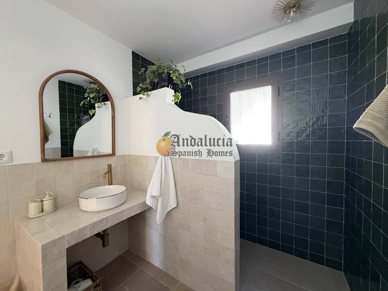 5 bedroom Villa for sale in Montefrio with pool - € 520,000 (Ref: 9869801)