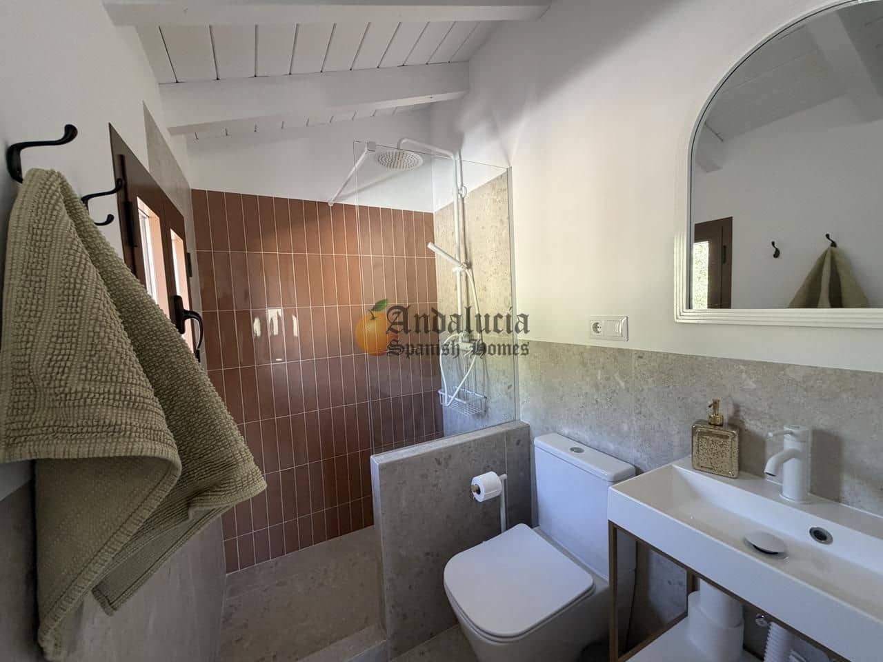 5 bedroom Villa for sale in Montefrio with pool - € 520,000 (Ref: 9869801)