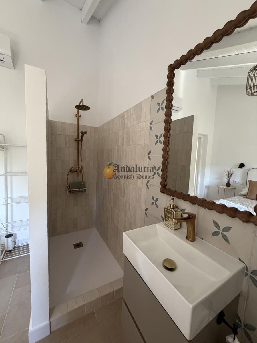 5 bedroom Villa for sale in Montefrio with pool - € 520,000 (Ref: 9869801)
