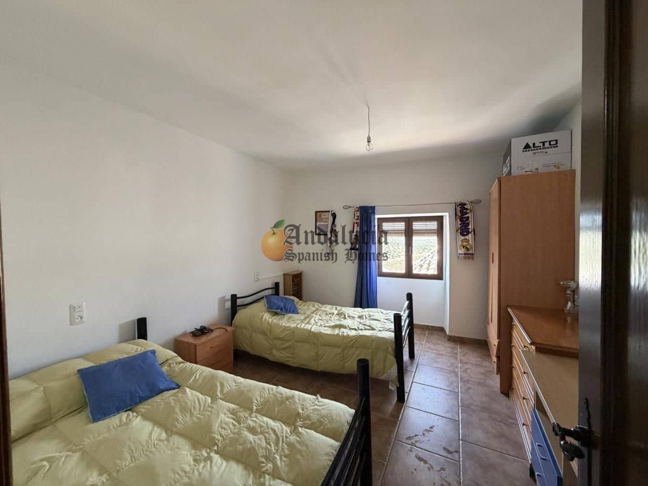 4 bedroom Villa for sale in Montefrio with garage - € 210,000 (Ref: 9916361)