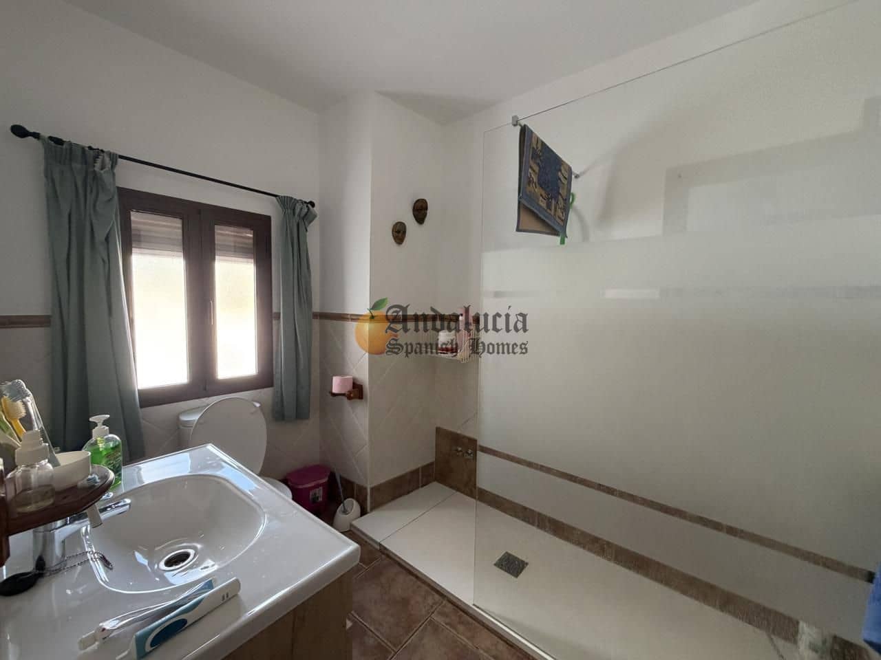 4 bedroom Villa for sale in Montefrio with garage - € 210,000 (Ref: 9916361)