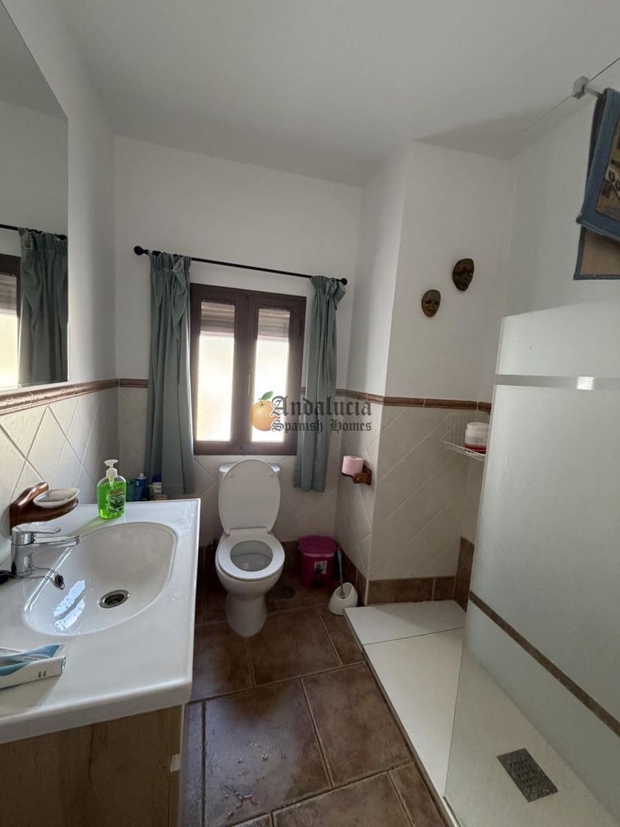 4 bedroom Villa for sale in Montefrio with garage - € 210,000 (Ref: 9916361)