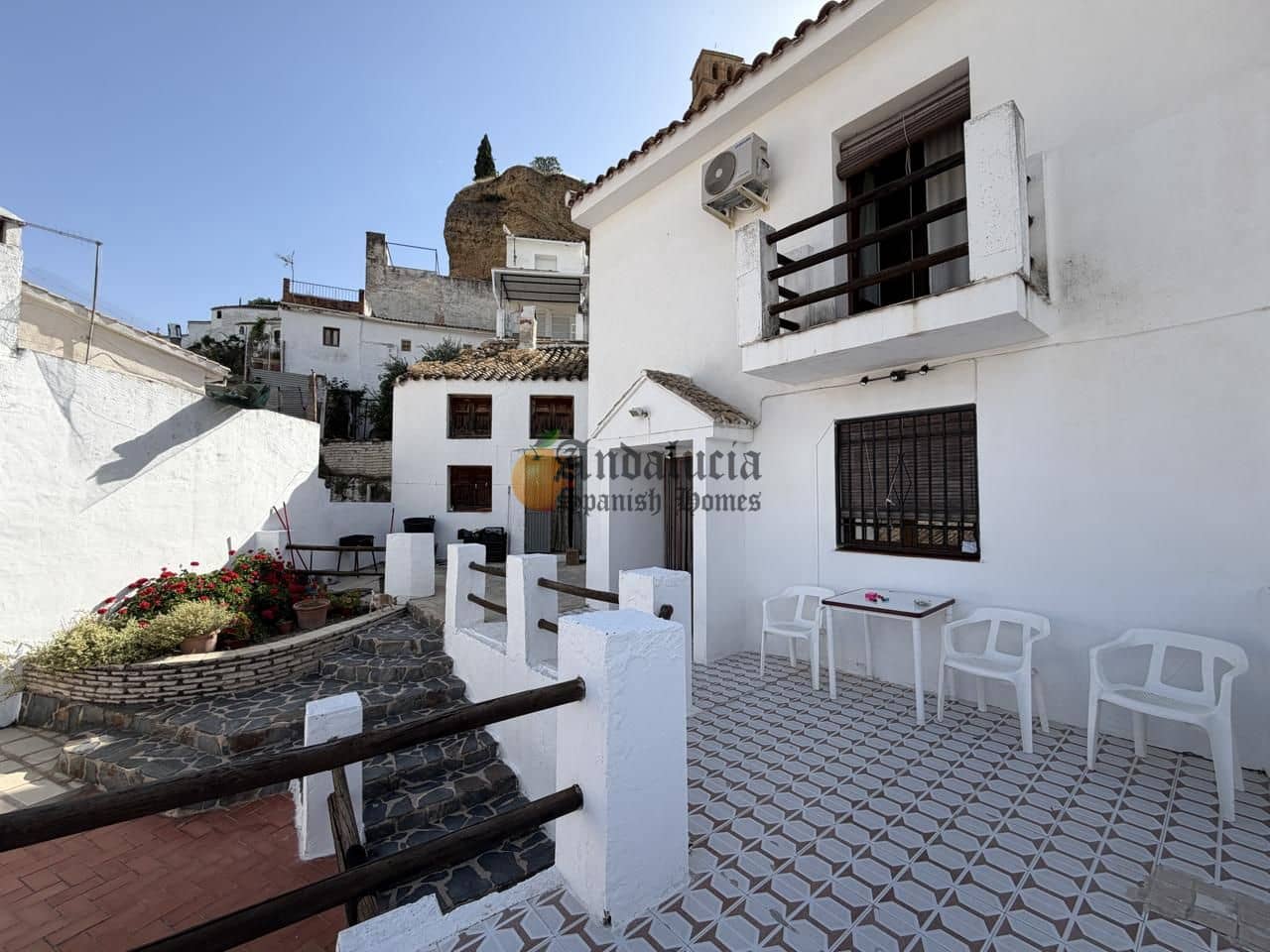 4 bedroom Villa for sale in Montefrio with garage - € 210,000 (Ref: 9916361)