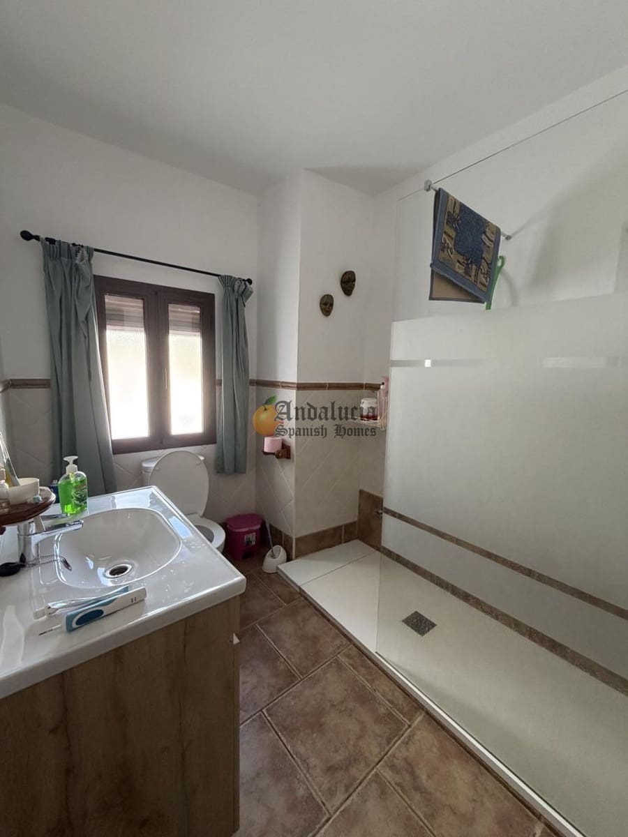 4 bedroom Villa for sale in Montefrio with garage - € 210,000 (Ref: 9916361)