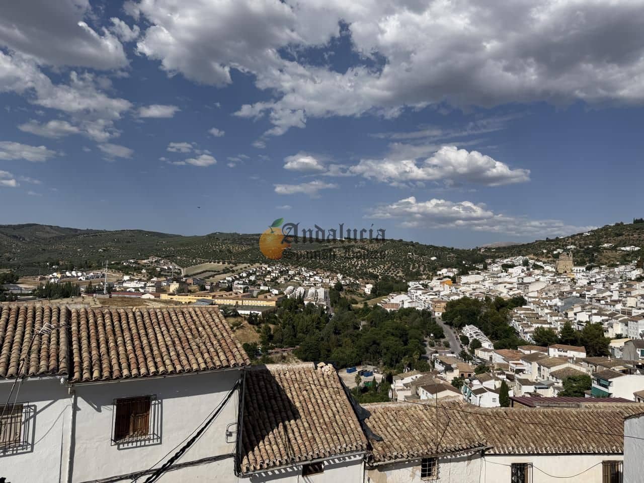 4 bedroom Villa for sale in Montefrio with garage - € 210,000 (Ref: 9916361)