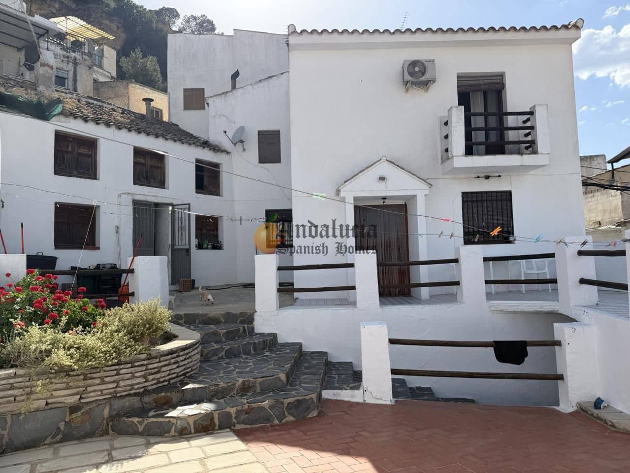 4 bedroom Villa for sale in Montefrio with garage - € 210,000 (Ref: 9916361)