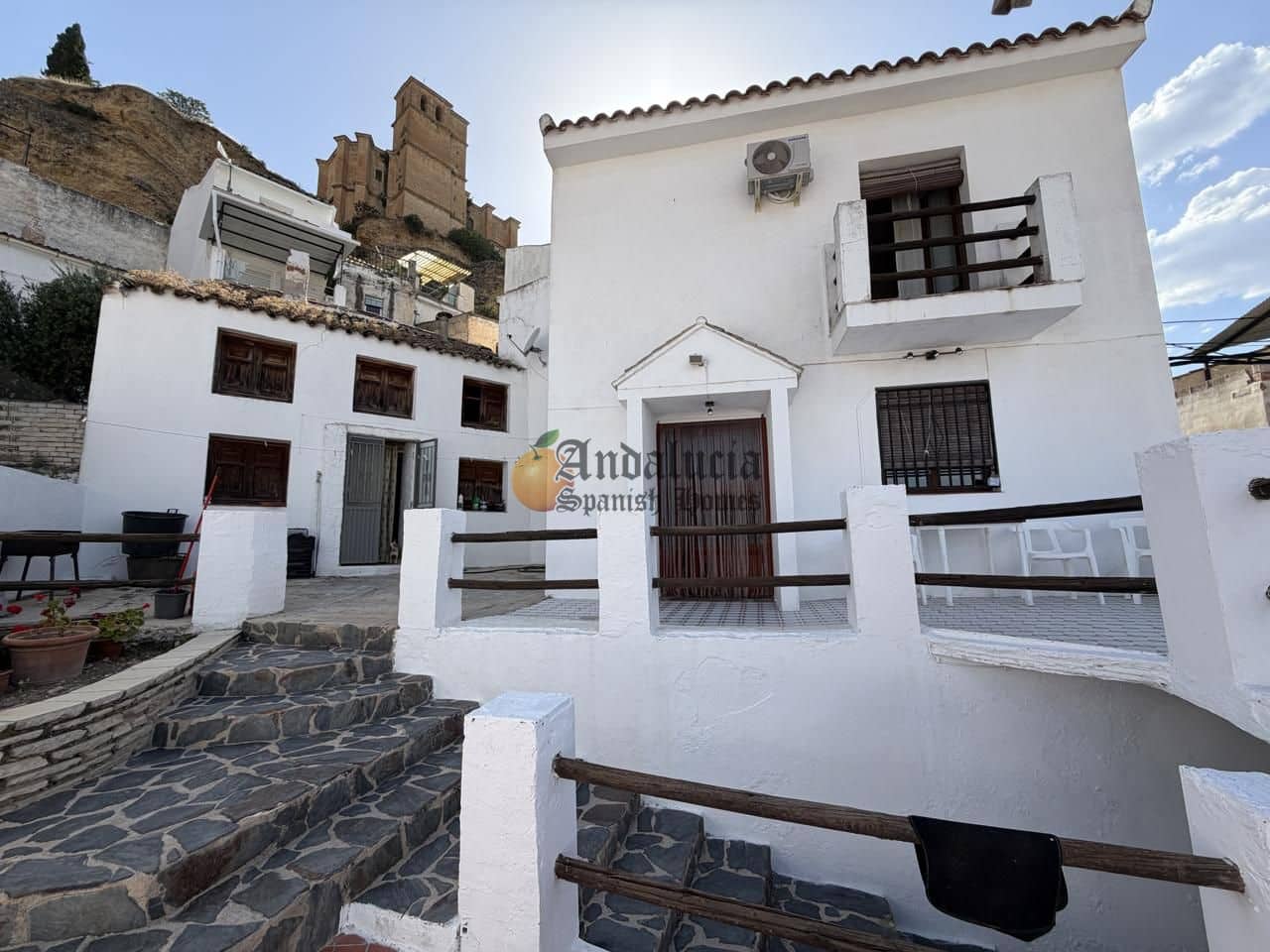 4 bedroom Villa for sale in Montefrio with garage - € 210,000 (Ref: 9916361)