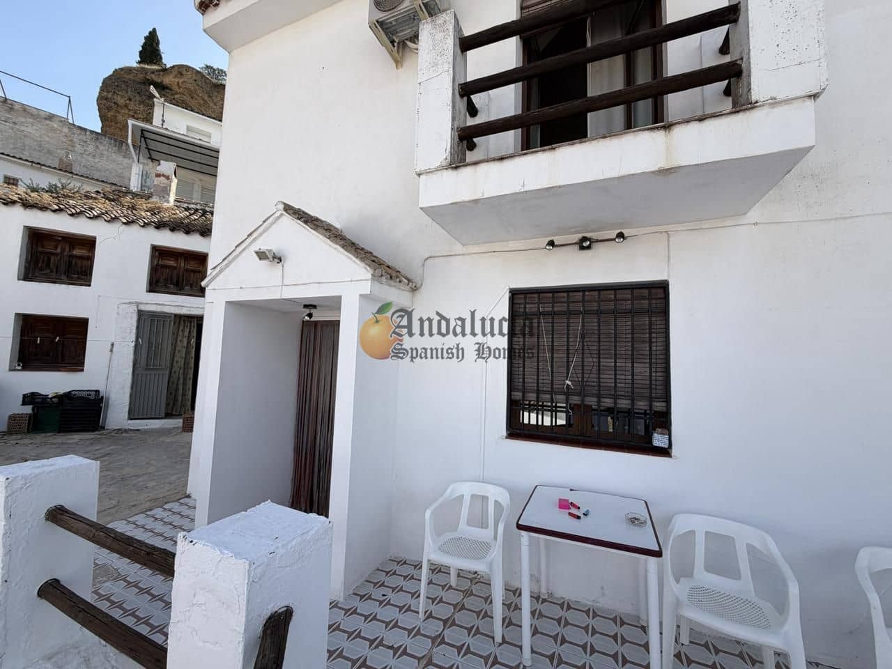 4 bedroom Villa for sale in Montefrio with garage - € 210,000 (Ref: 9916361)