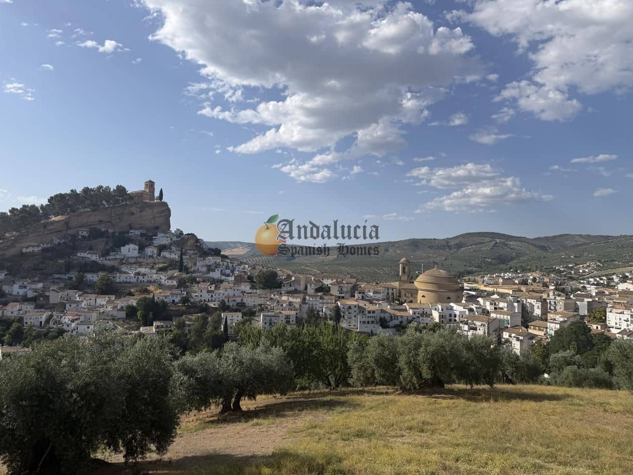 4 bedroom Villa for sale in Montefrio with garage - € 210,000 (Ref: 9916361)