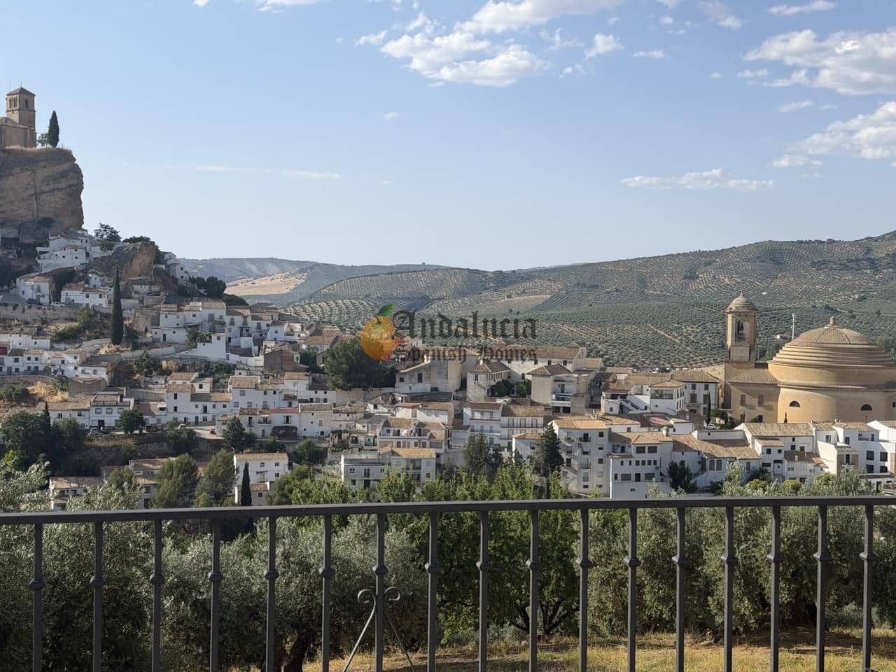 4 bedroom Villa for sale in Montefrio with garage - € 210,000 (Ref: 9916361)