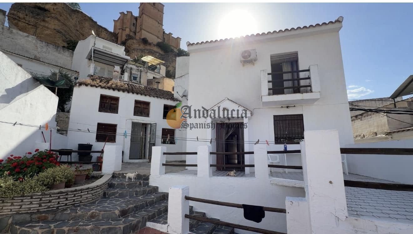 4 bedroom Villa for sale in Montefrio with garage - € 210,000 (Ref: 9916361)