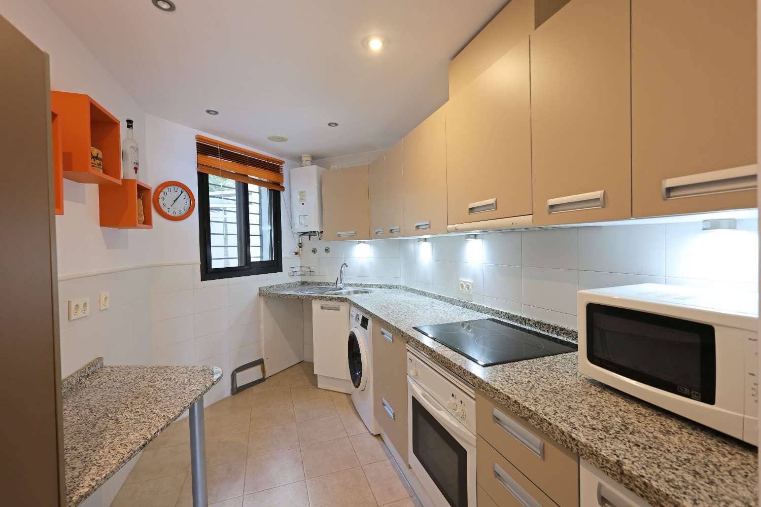 2 slaapkamer Strandappartement te koop in Torrox-Costa met zwembad garage - € 440.000 (Ref: 10085571)