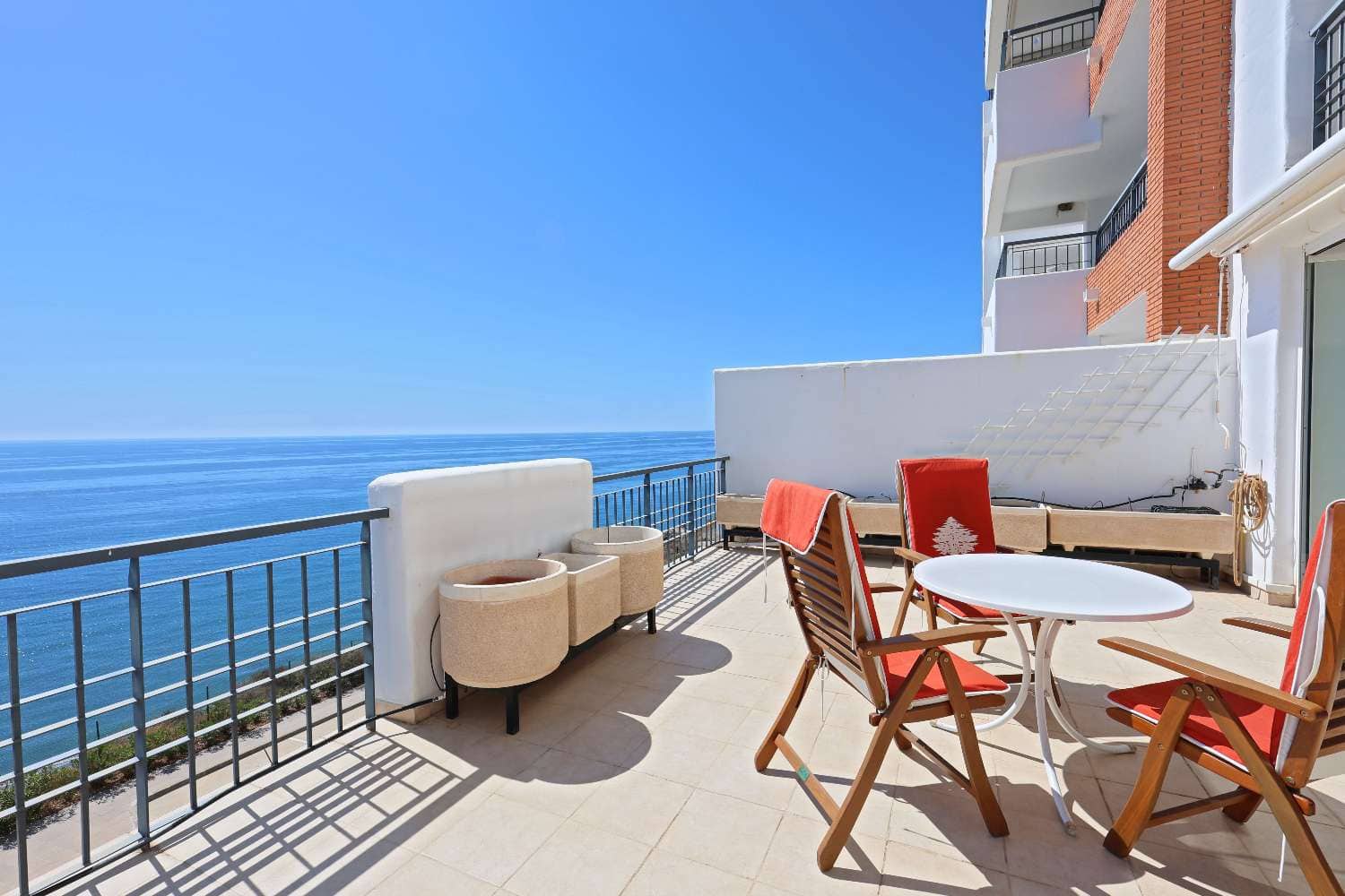 2 slaapkamer Strandappartement te koop in Torrox-Costa met zwembad garage - € 440.000 (Ref: 10085571)