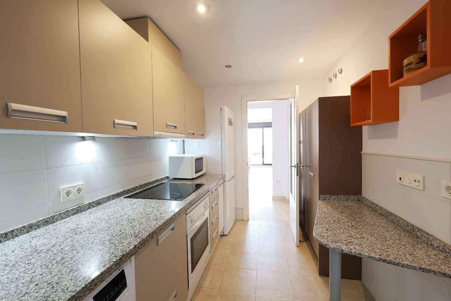 2 slaapkamer Strandappartement te koop in Torrox-Costa met zwembad garage - € 440.000 (Ref: 10085571)