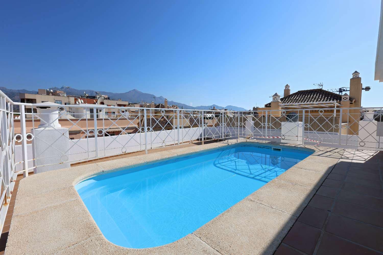 2 sovrum Strandlägenhet till salu i Nerja med pool - 369 000 € (Ref: 10097494)